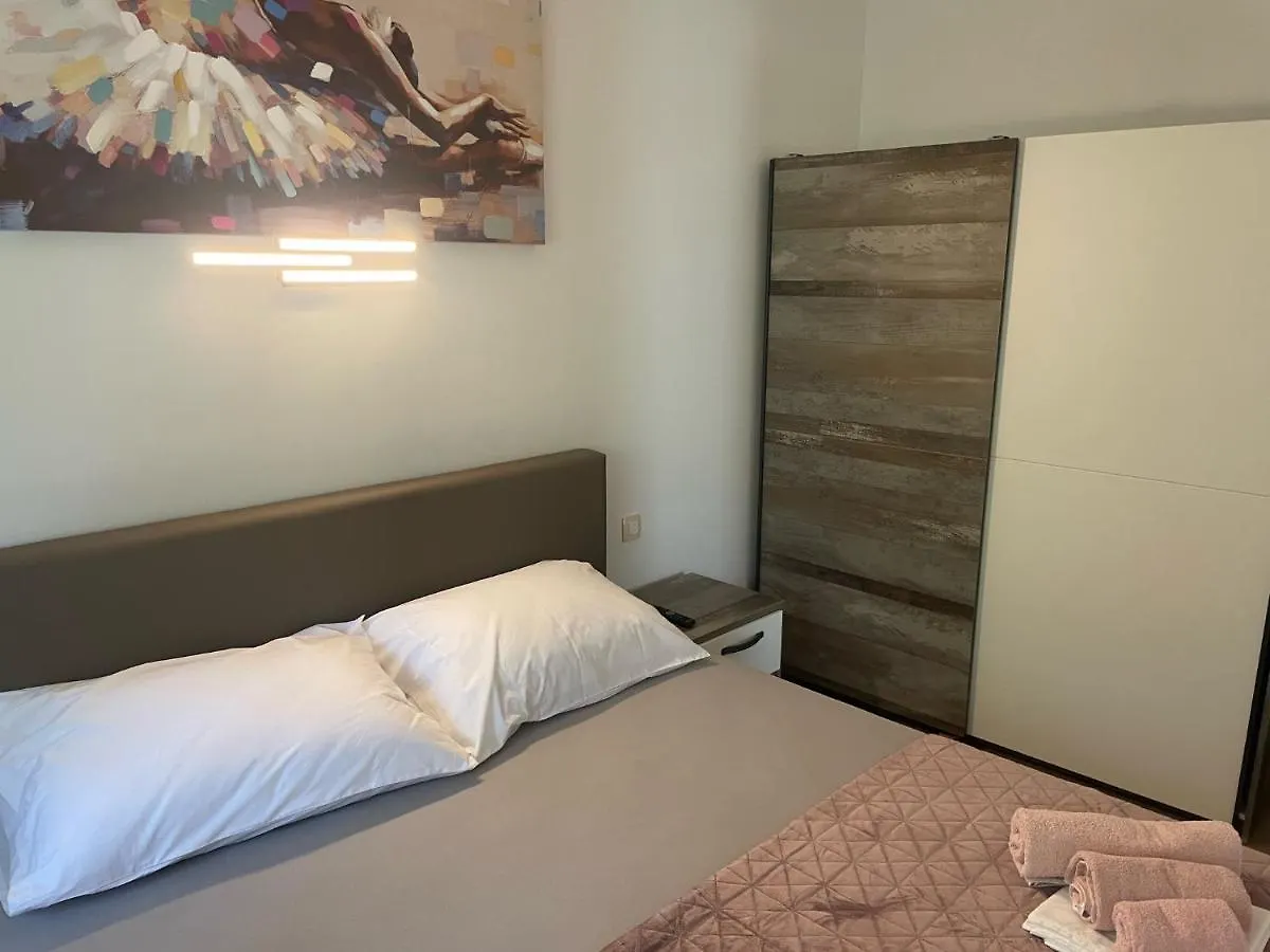 Lory Apartmani Dramalj 0*,